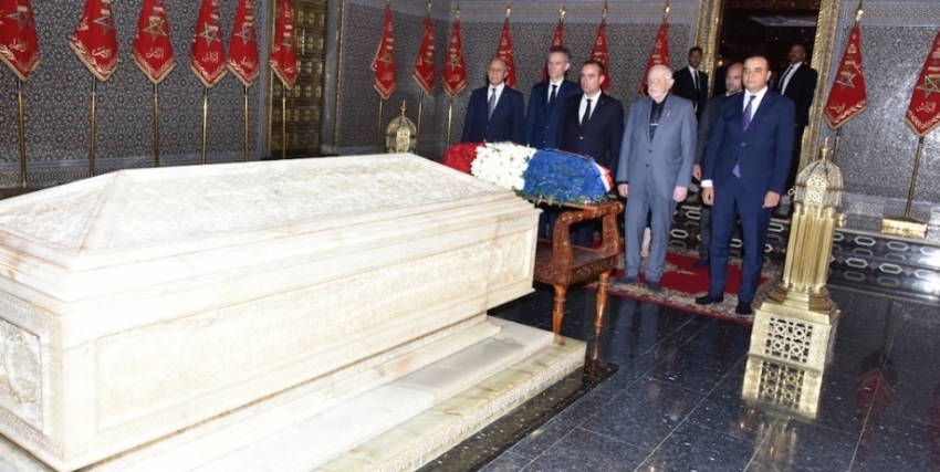 الوزير الأول الفرنسي يزور ضريح محمد الخامس